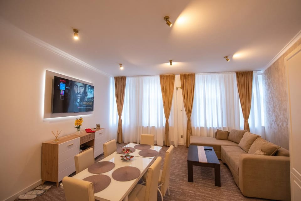 Vibe 90 Old Town Apartment Craiova Apartment in Craiova