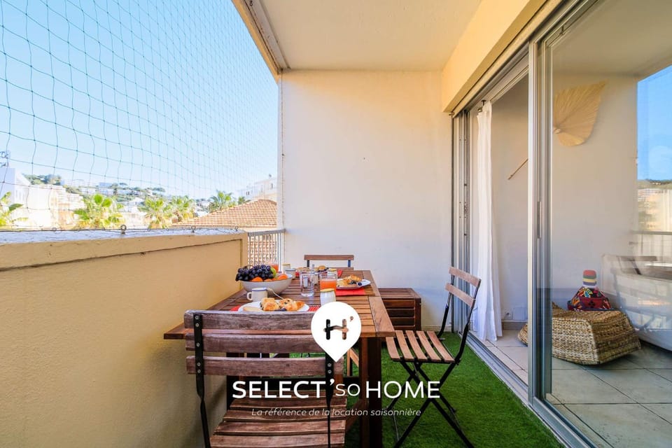 Property building, Patio, Day, View (from property/room), Balcony/Terrace, Dining area