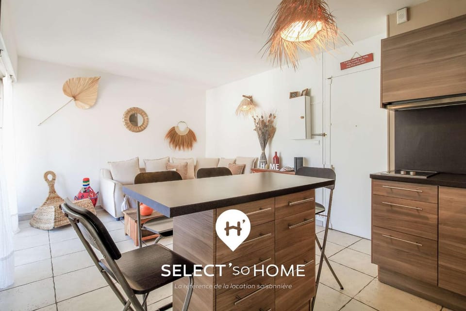 Kitchen or kitchenette, Dining area, pet friendly, stove