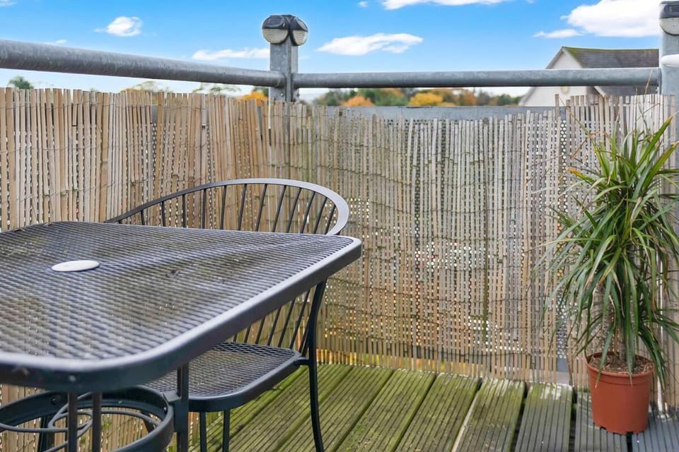 Free Parking - Central - 2 Bedroom - 4 Guests Apartment in Livingston