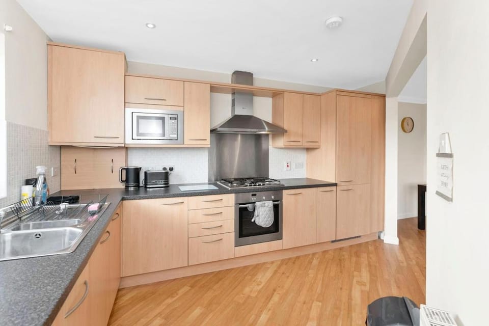 Free Parking - Central - 2 Bedroom - 4 Guests Apartment in Livingston