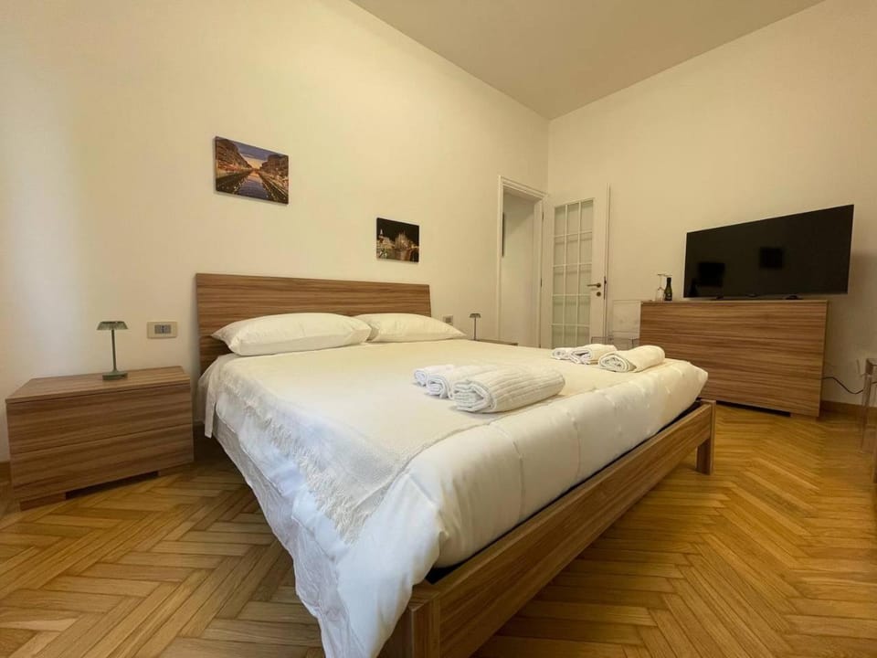 Casa Ele - A stone's throw from the Metro Apartment in Milan