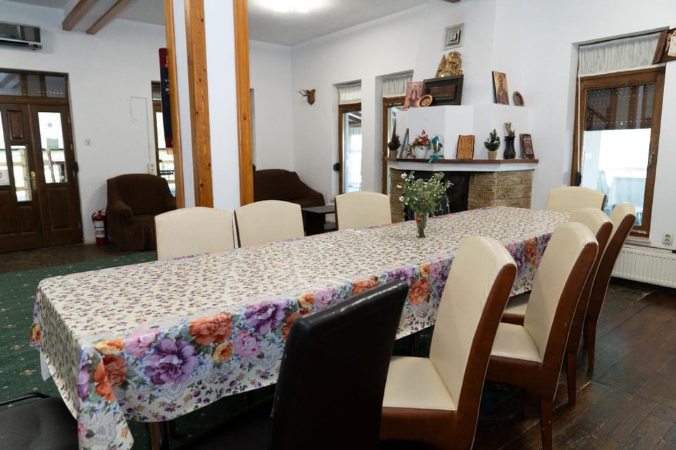 Pensiunea La Radu Hostel in Romania