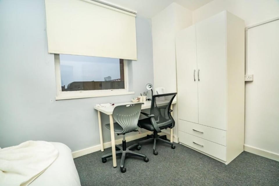 2 Budget En-Suite Rooms w Kitchen in Coventry Apartment in Coventry