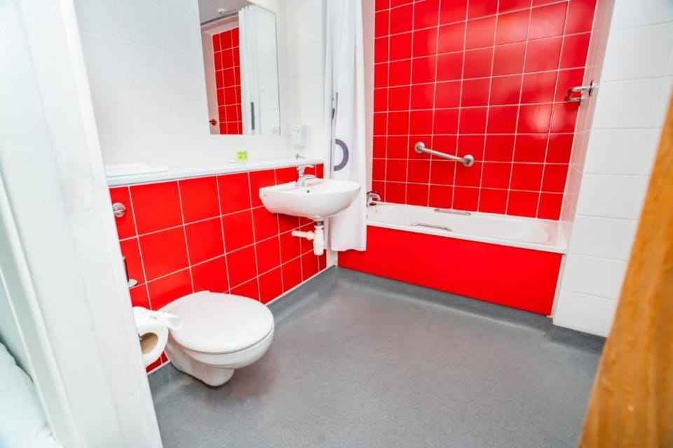 2 Budget En-Suite Rooms w Kitchen in Coventry Apartment in Coventry