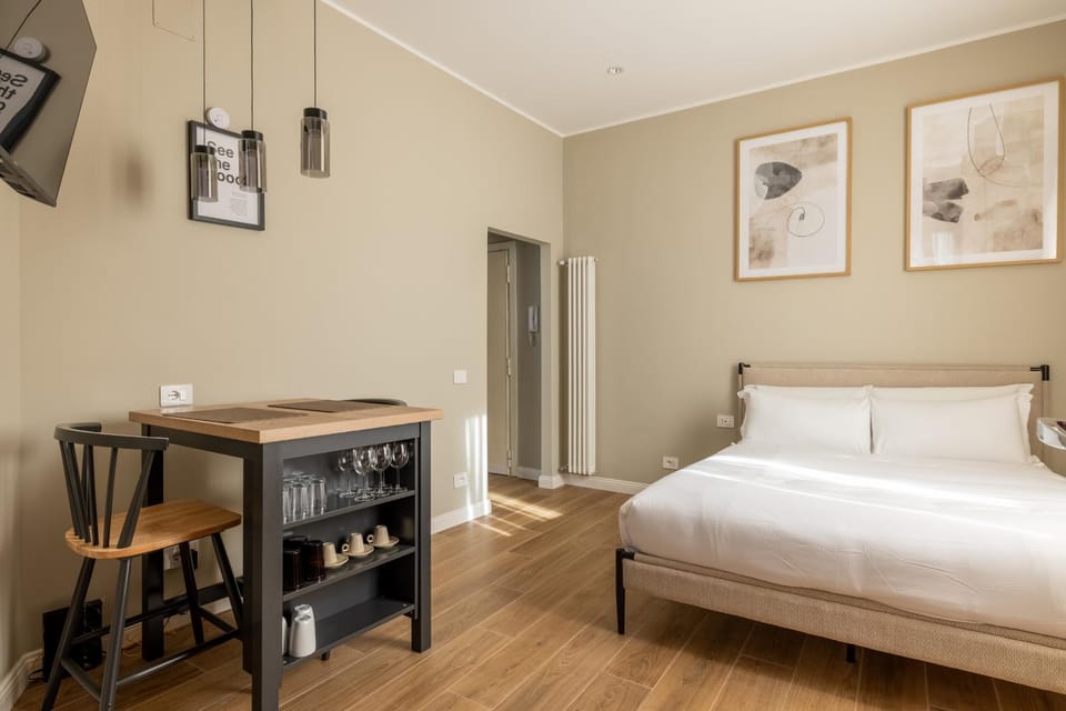 Photo of the whole room, Bedroom