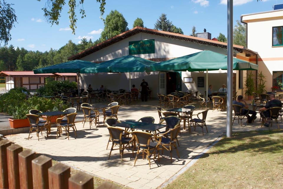 Property building, Restaurant/places to eat