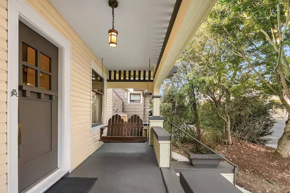 Property building, Patio, Facade/entrance, Seating area, Garden view, Quiet street view