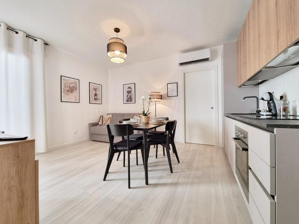 TV and multimedia, Coffee/tea facilities, Balcony/Terrace, Balcony/Terrace, Kitchen or kitchenette, Living room, Photo of the whole room, Decorative detail, Seating area, Dining area, dishwasher, furniture, heating, heating, internet, internet, microwave, oven, pet friendly, stove, toaster, washing machine, kitchen, kitchen, air conditioner, air conditioner