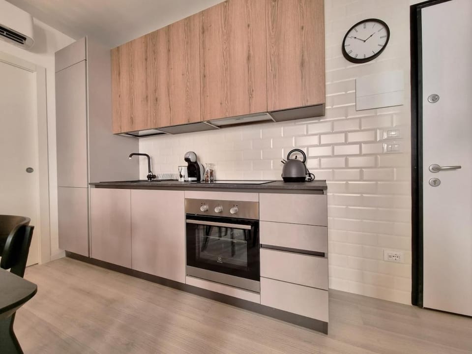 Coffee/tea facilities, Kitchen or kitchenette, Decorative detail, dishwasher, heating, heating, internet, microwave, oven, pet friendly, pet friendly, stove, kitchen, air conditioner, air conditioner