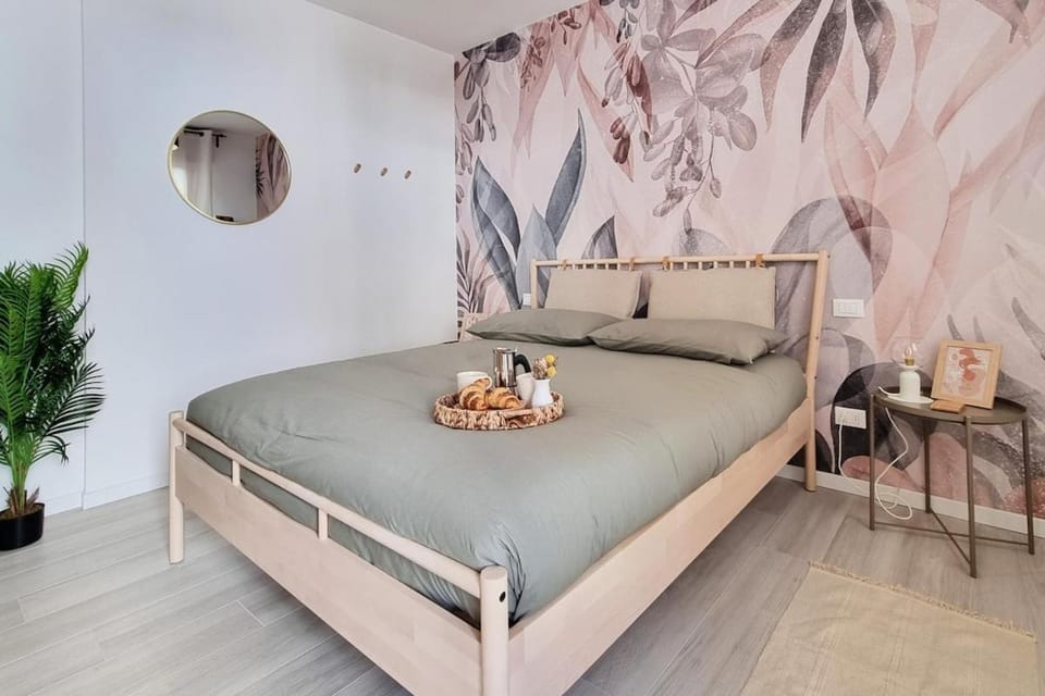 Bed, Bathroom, TV and multimedia, Balcony/Terrace, Photo of the whole room, Decorative detail, Decorative detail, Bedroom, dishwasher, furniture, hair dryier, heating, heating, internet, internet, pet friendly, pet friendly, toaster, wardrobe, air conditioner, air conditioner