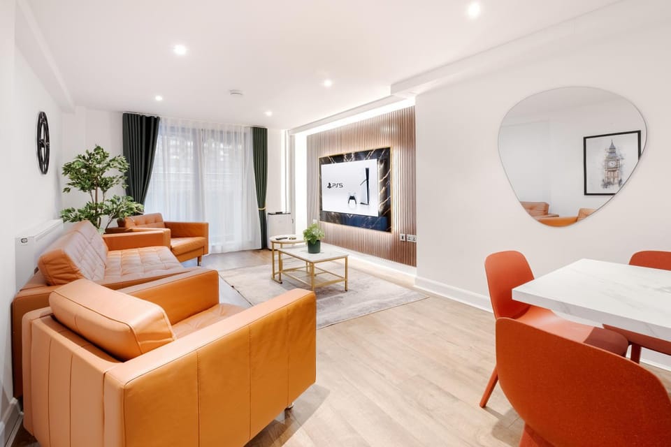 TV and multimedia, Living room, Seating area, Evening entertainment