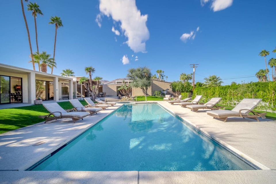 Luxurious Mid-Century 3Br 4BA Pool and Spa House in Palm Desert