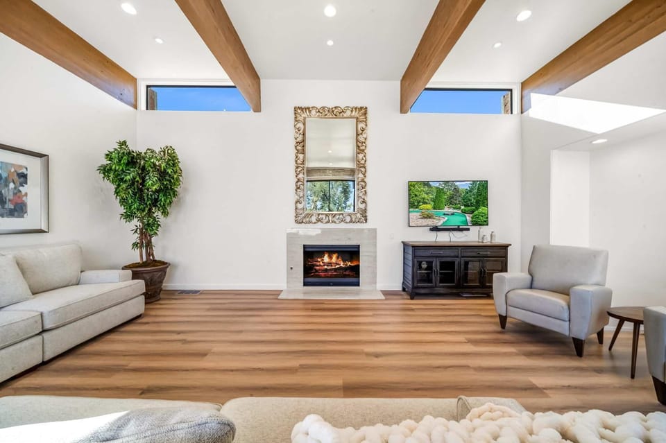 Luxurious Mid-Century 3Br 4BA Pool and Spa House in Palm Desert