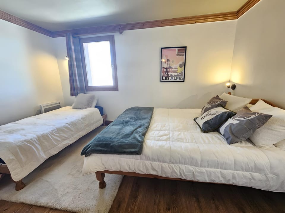 Property building, Living room, Bedroom