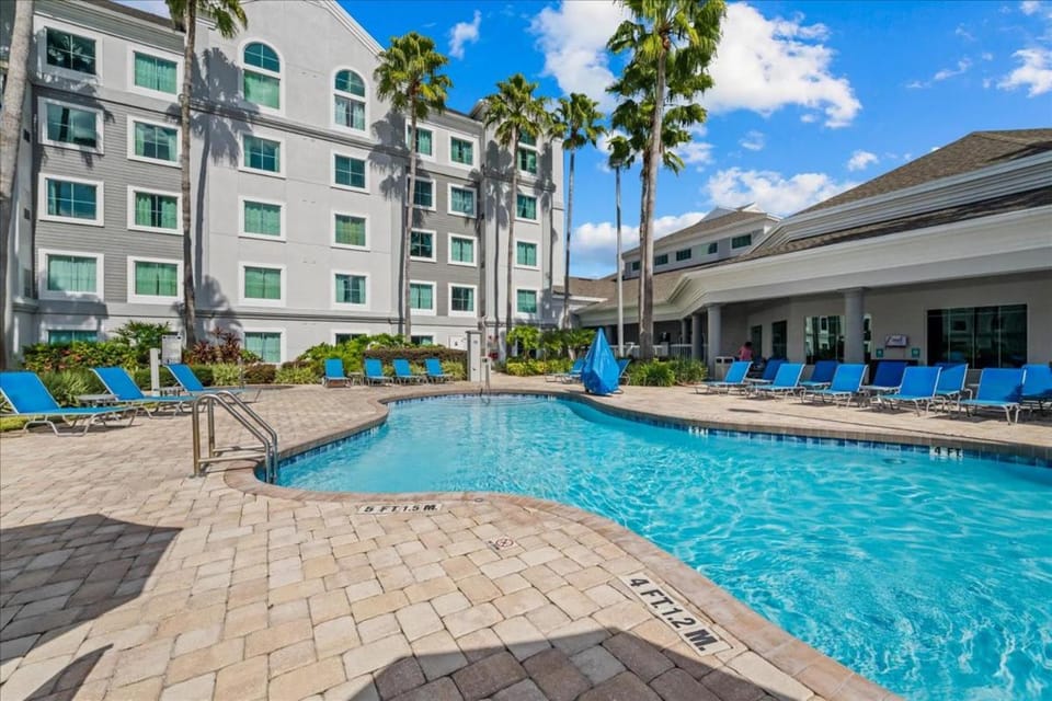 Suite near Disney, free parking and shuttle to Parks Apartment in Orlando