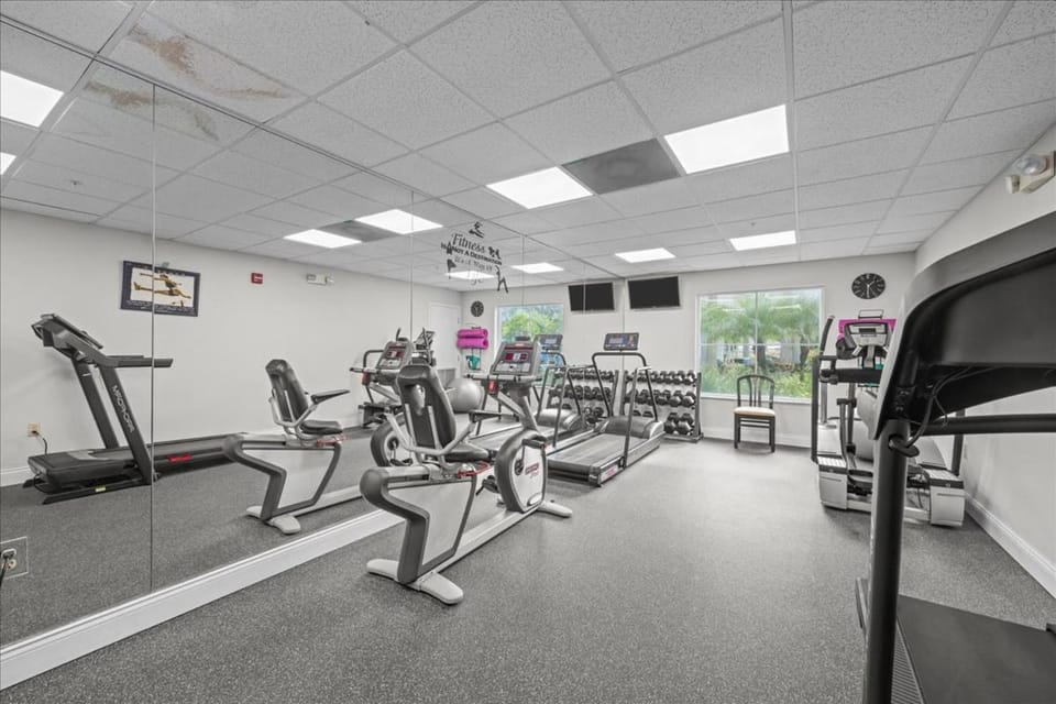 Suite near Disney, free parking and shuttle to Parks Apartment in Orlando