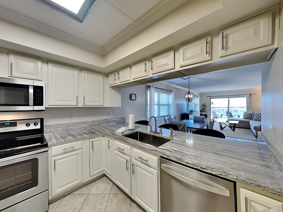 Regency Towers #401 East - Sea La Vie Apartment in Pensacola Beach