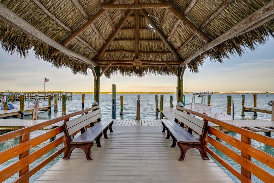 Riverside Marco Island Condo: Pool & Marina Access House in Marco Island