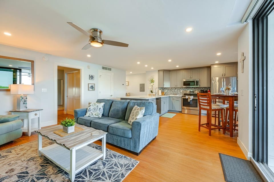 Riverside Marco Island Condo: Pool & Marina Access House in Marco Island