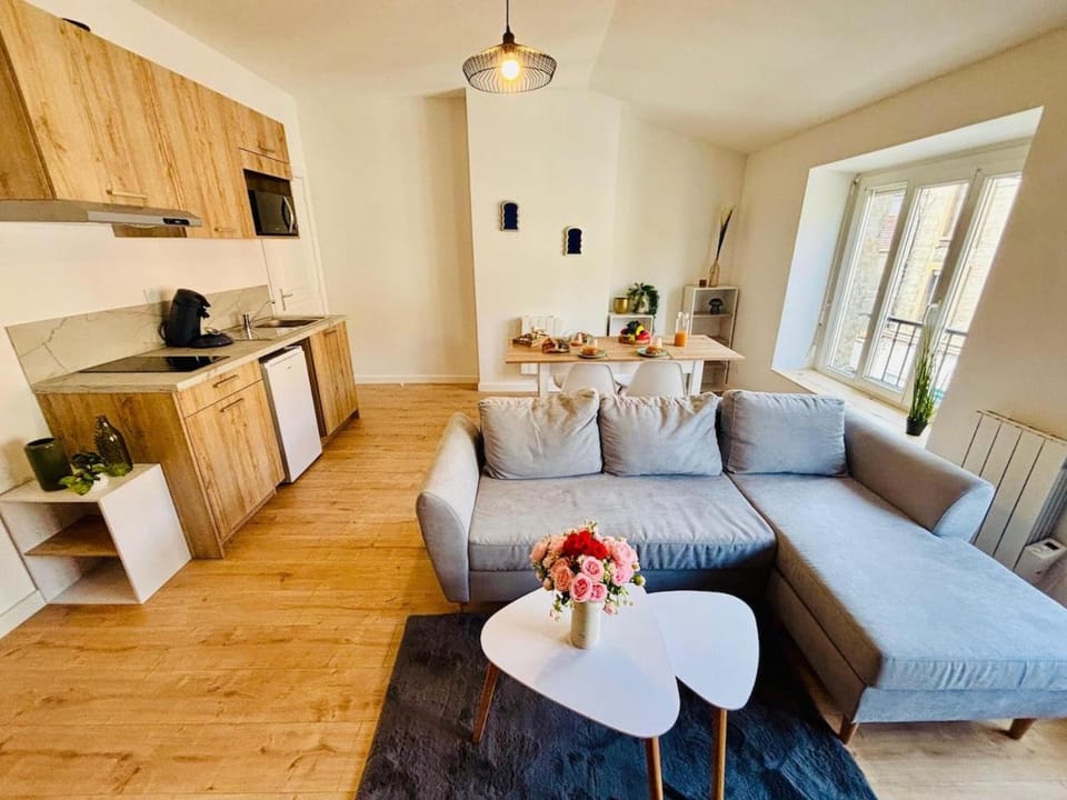 Kitchen or kitchenette, Living room, Seating area