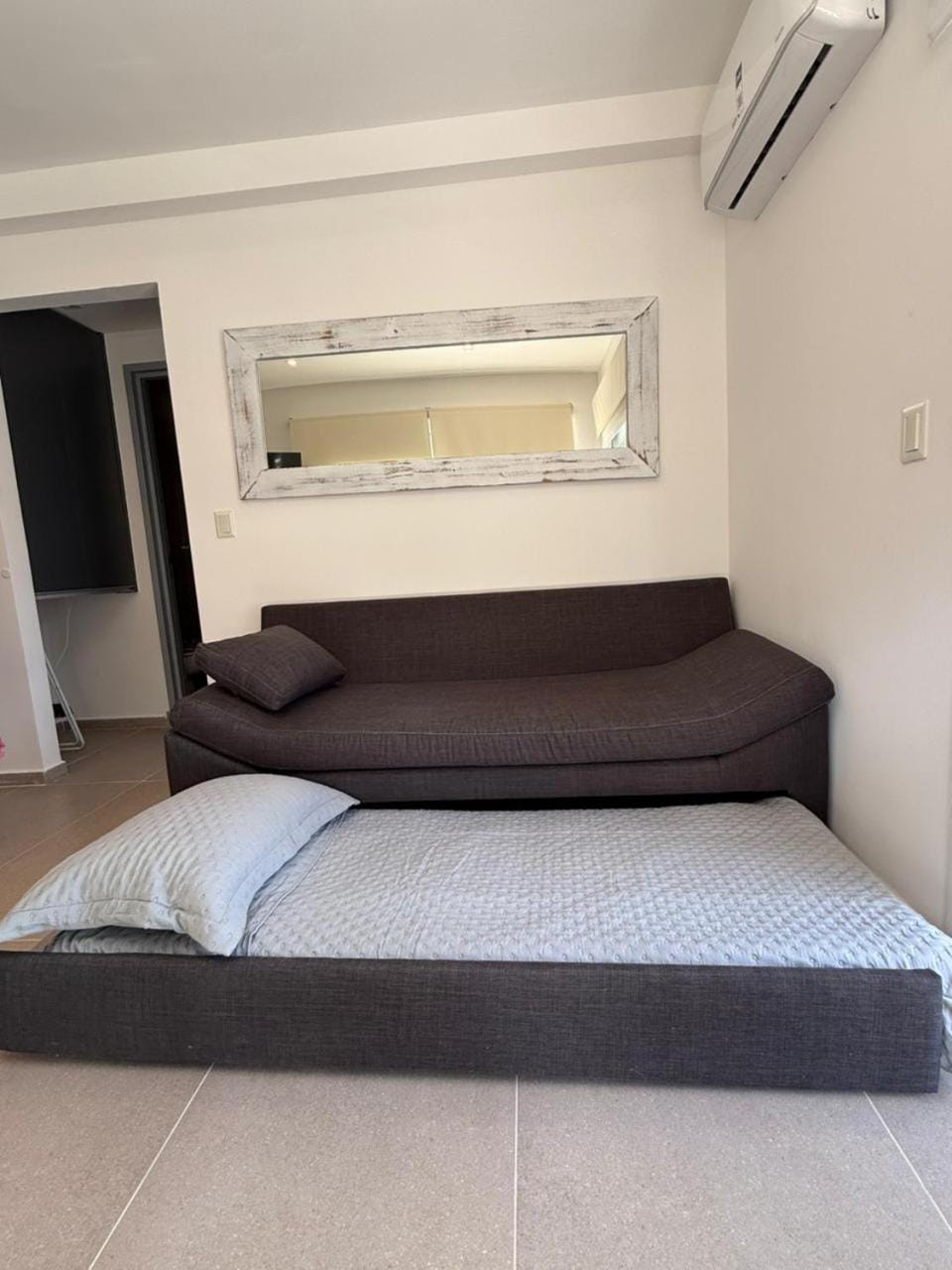 Bed, Living room