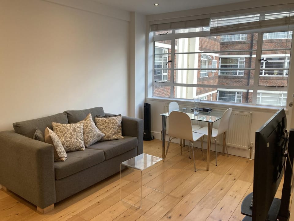 NELL GWYNN HOUSE - sleek, modern one bedroom apartment, Sloane Square Apartment in City of Westminster