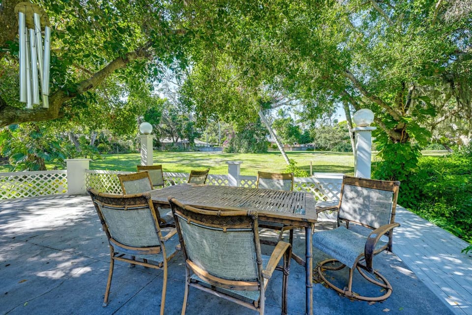 Explore Dtwn Sarasota & Beaches: Home w/ Lush Yard House in Sarasota