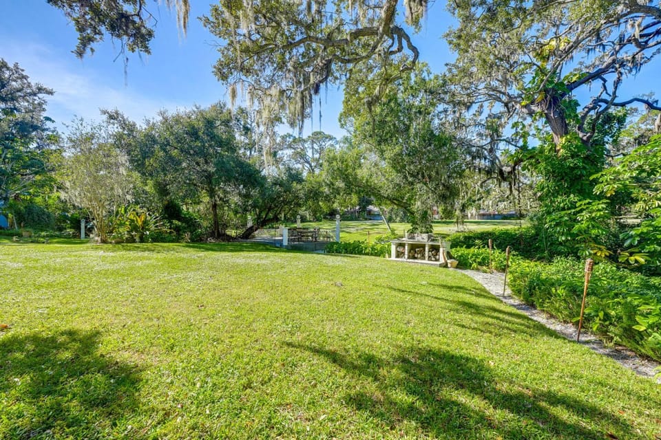 Explore Dtwn Sarasota & Beaches: Home w/ Lush Yard House in Sarasota