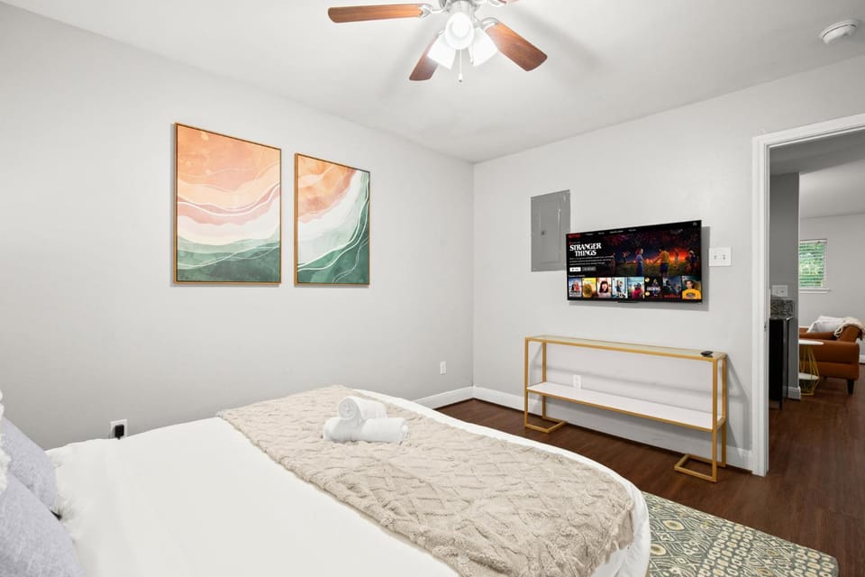 Lux 1BR Apt in North Loop Near UT Free Parking Apartment in Austin