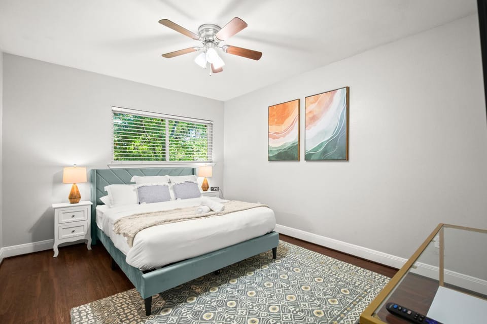 Lux 1BR Apt in North Loop Near UT Free Parking Apartment in Austin