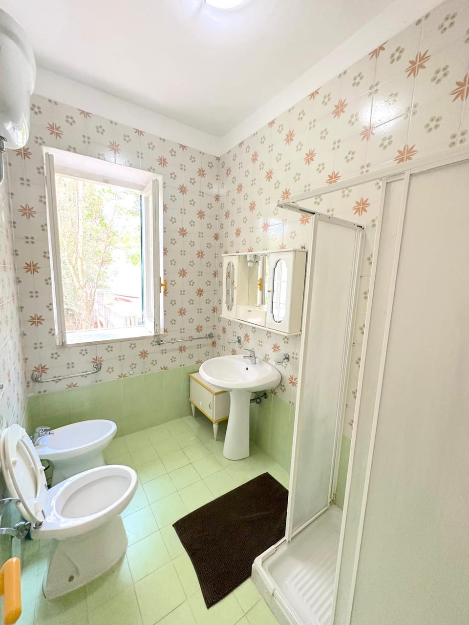 Bathroom, towels