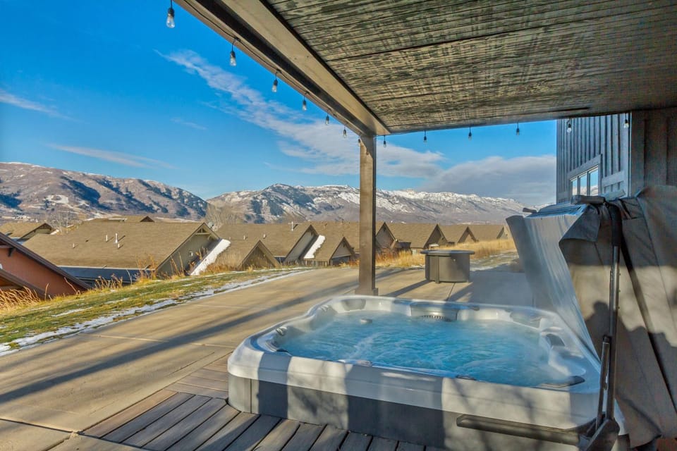 Windriver Hideaway - Private Hot Tub House in Eden