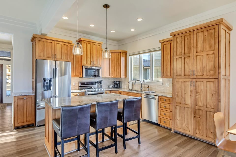 Windriver Hideaway - Private Hot Tub House in Eden