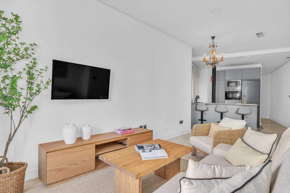 TV and multimedia, Living room, Seating area, Dining area