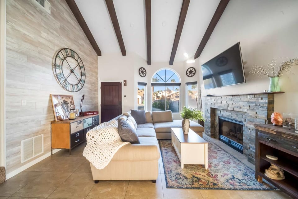 Top Rated 3BR BA Villa Pool Spa BBQ House in Cathedral City