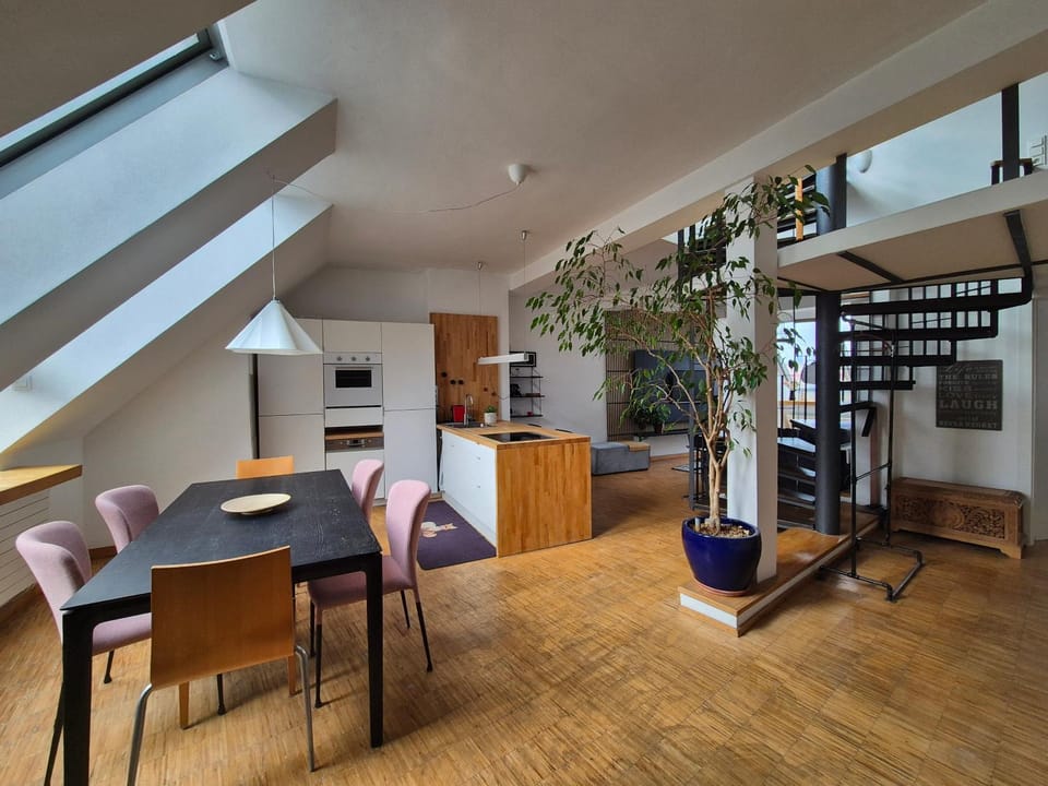 Dining area, kitchen