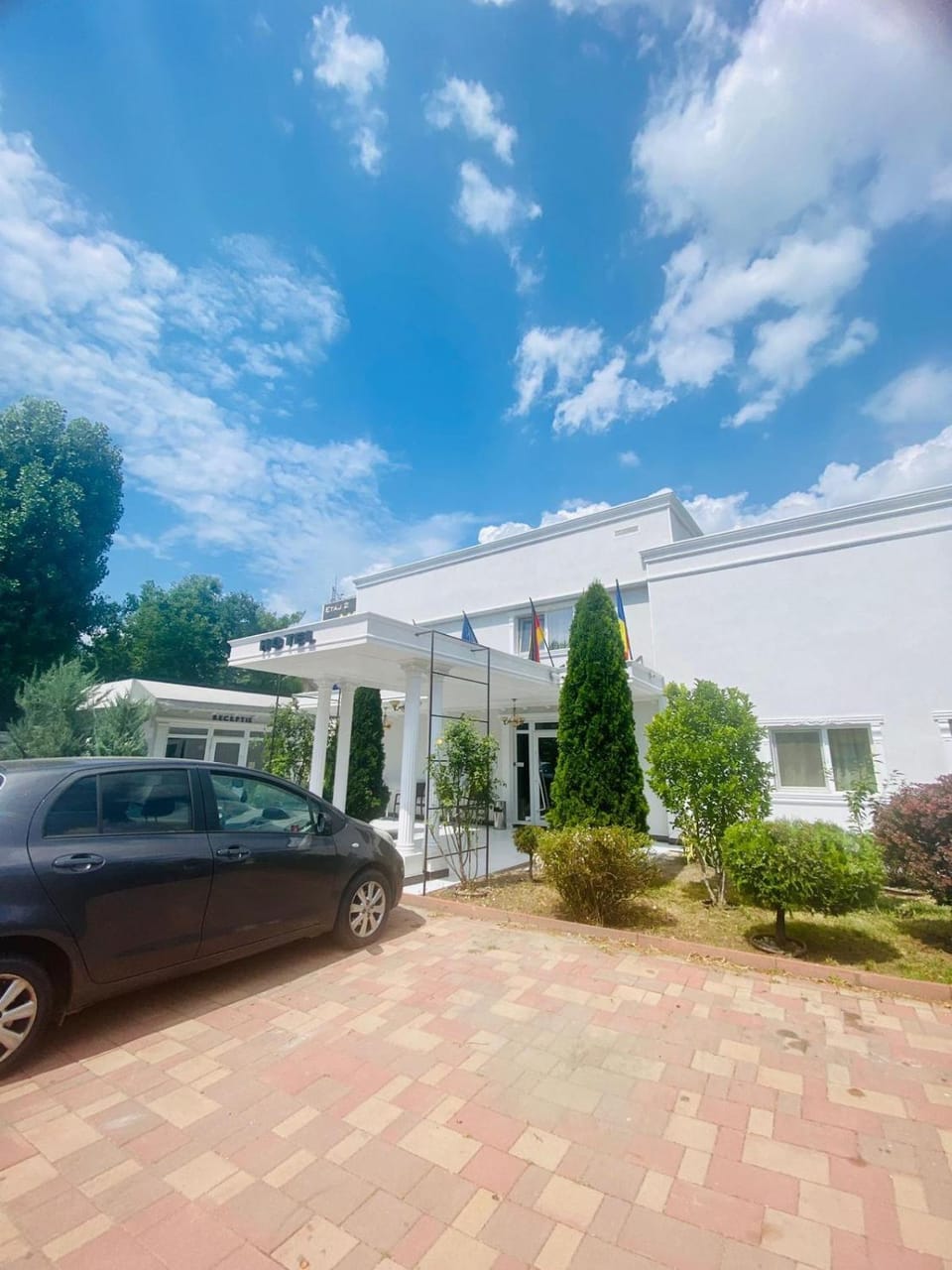 Property building, Day, Parking