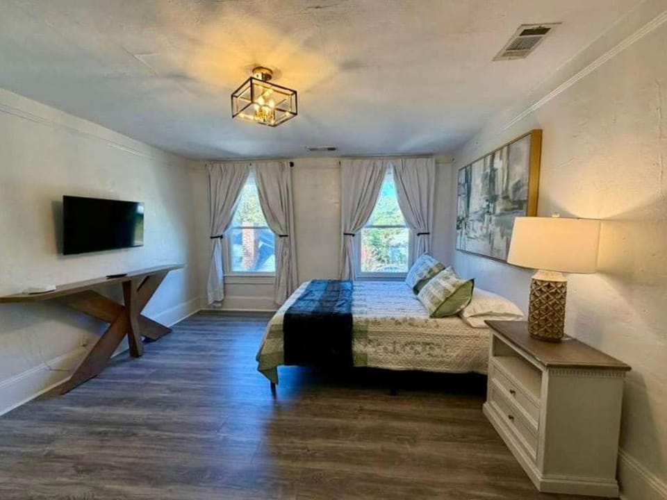 6BR Gem in Home Park Atlanta House in Atlanta