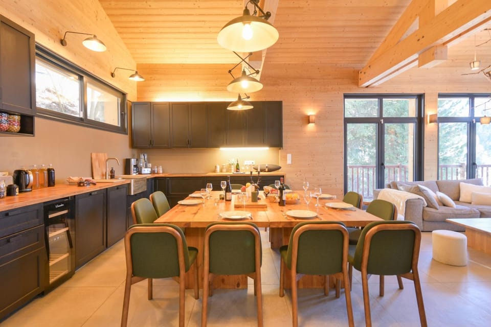 Property building, Kitchen or kitchenette, Living room