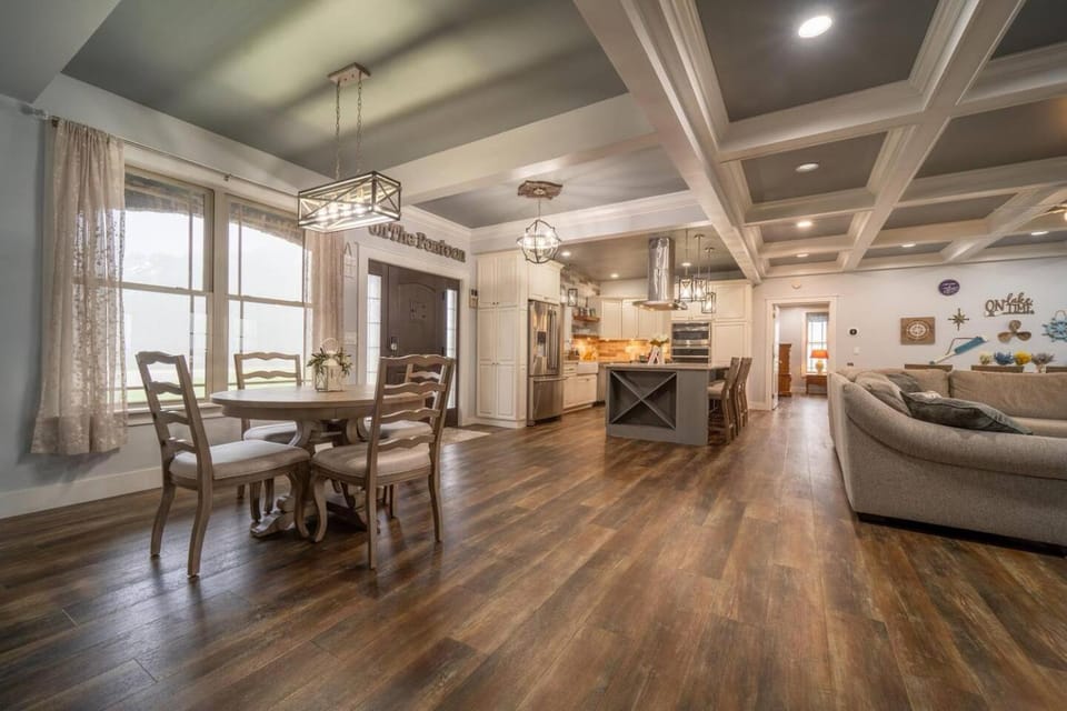 Lake Dock - Hot Tub with Game Room and Guest Suite House in Douglas Lake