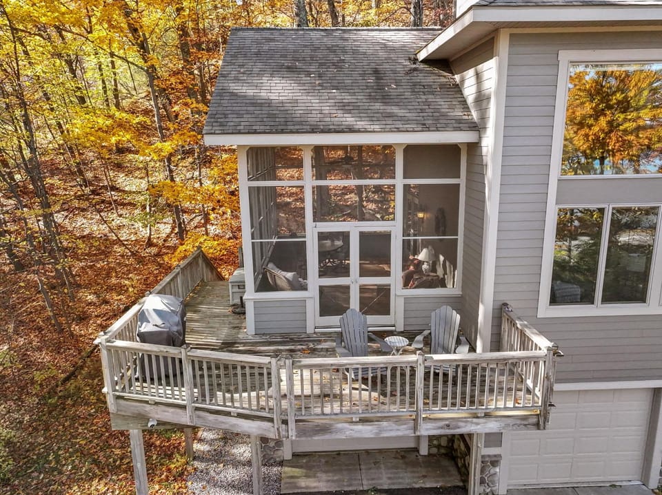 Beech Tree Lodge on Glen Lake in Beautiful Northern Michigan - Minutes from the Sleeping Bear Dunes House in Glen Lake