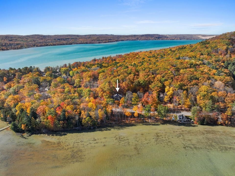 Beech Tree Lodge on Glen Lake in Beautiful Northern Michigan - Minutes from the Sleeping Bear Dunes House in Glen Lake