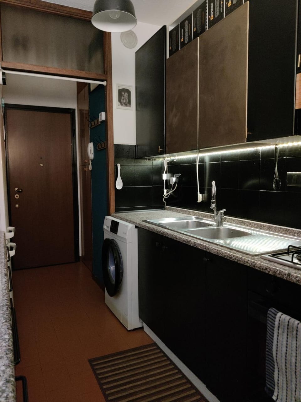 Kitchen or kitchenette, washing machine