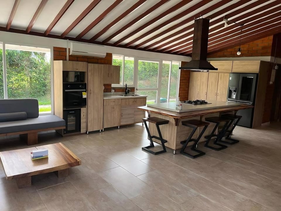 TV and multimedia, Kitchen or kitchenette, Dining area, minibar, oven, pet friendly, stove