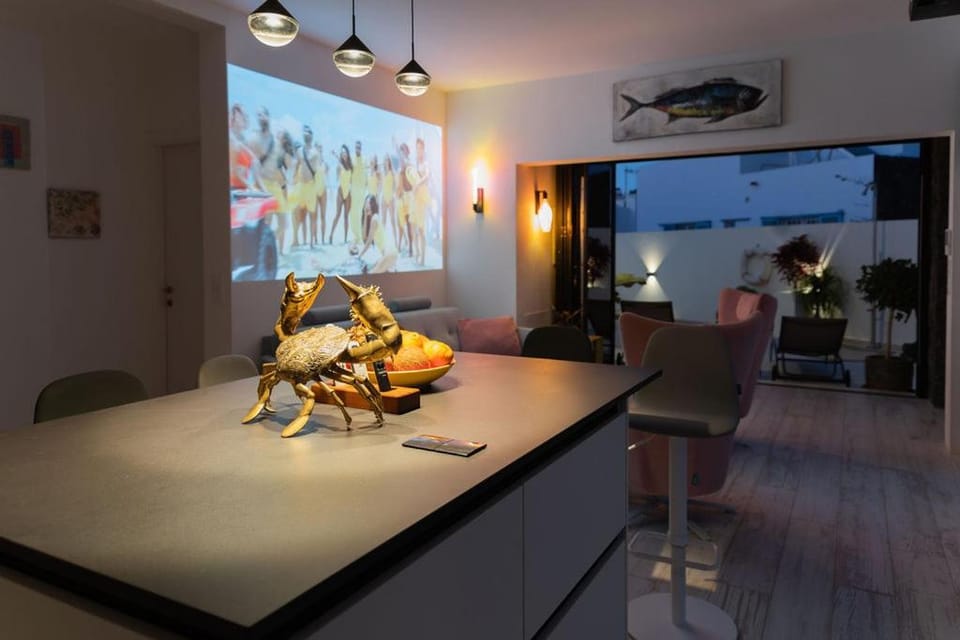TV and multimedia, Living room, Seating area, Entertainment