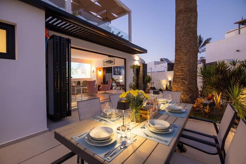 Patio, Balcony/Terrace, Living room, Seating area, Dining area