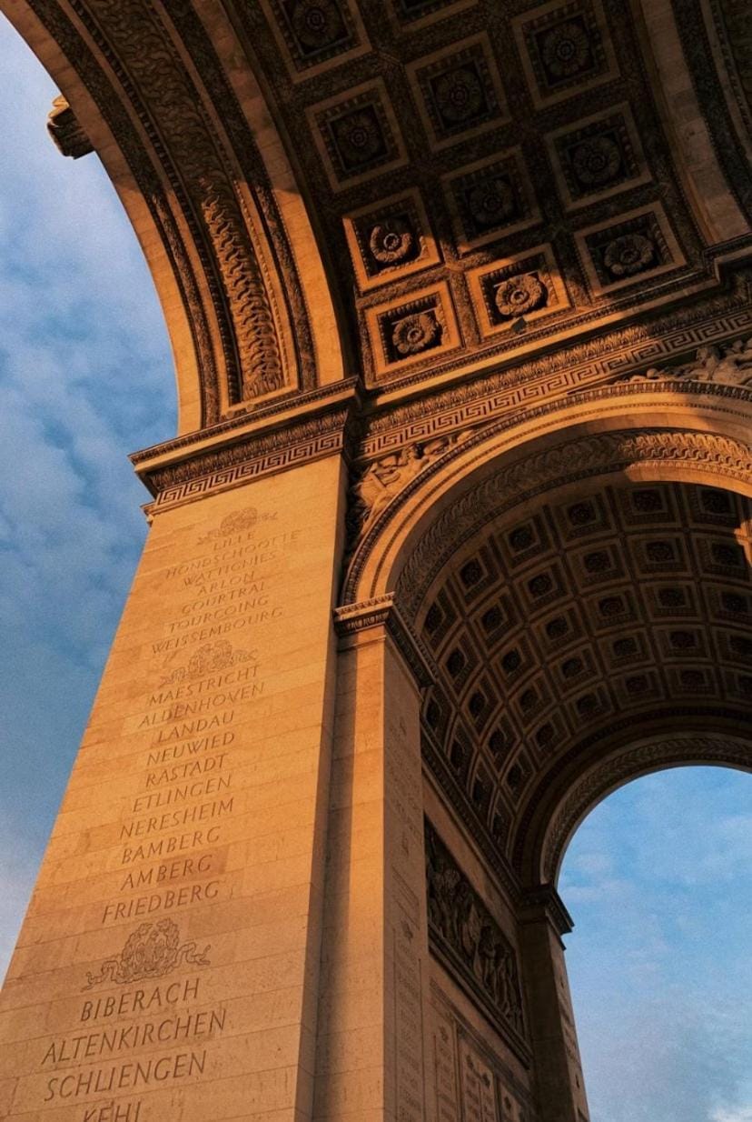 Design & Comfort between Arc de Triomphe & Eiffel Tower Apartment in Paris