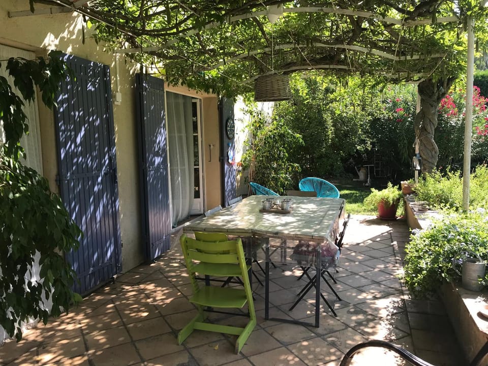Patio, Dining area