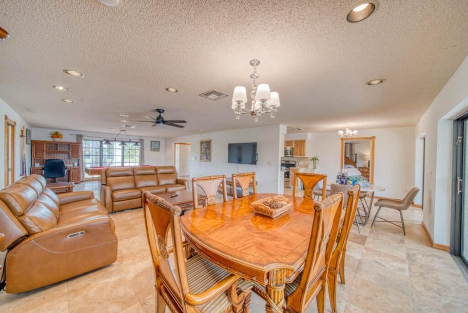 Coral Key Escape w Waterfront Heated Pool-Spa-Direct Gulf Access House in Cape Coral